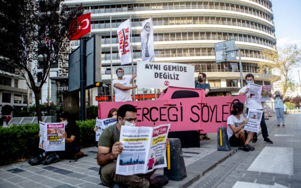 Medya kuruluşlarına mektup: Krizi inkarınız cahillikten değil suç ortaklığından